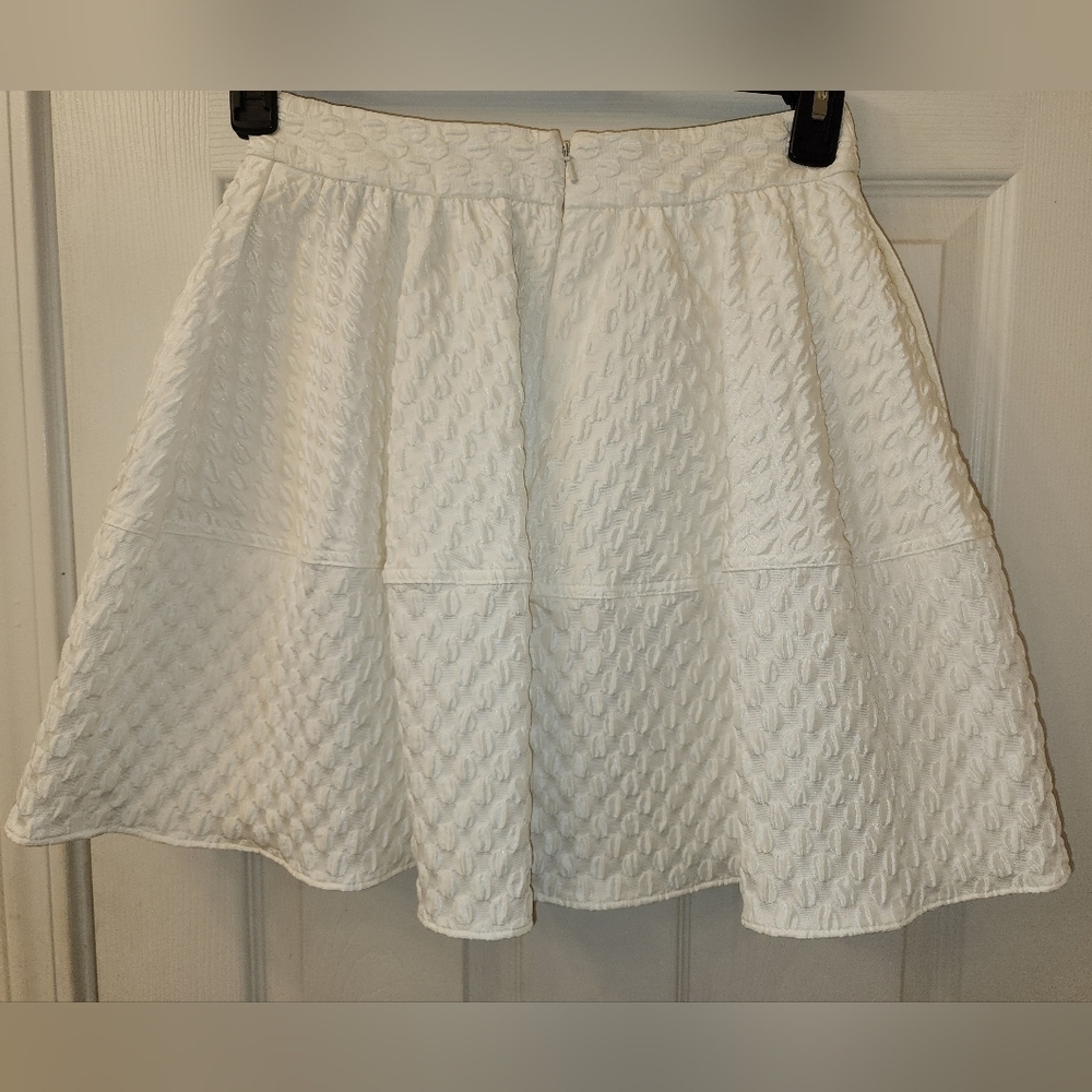 NWT Express White Quilted Textured Mini Skirt - Fit & Flare - 4 - Picture 5 of 8
